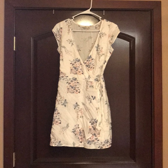 Hollister wrap dress - Picture 2 of 7